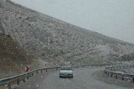 برف و باران جادههای خراسان رضوی را فرا گرفت برف و باران جادههای خراسان رضوی را فرا گرفت