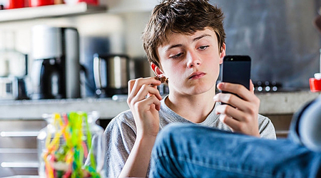 با نوجوان پر حرف چگونه برخورد کنیم؟ با نوجوان پر حرف چگونه برخورد کنیم؟