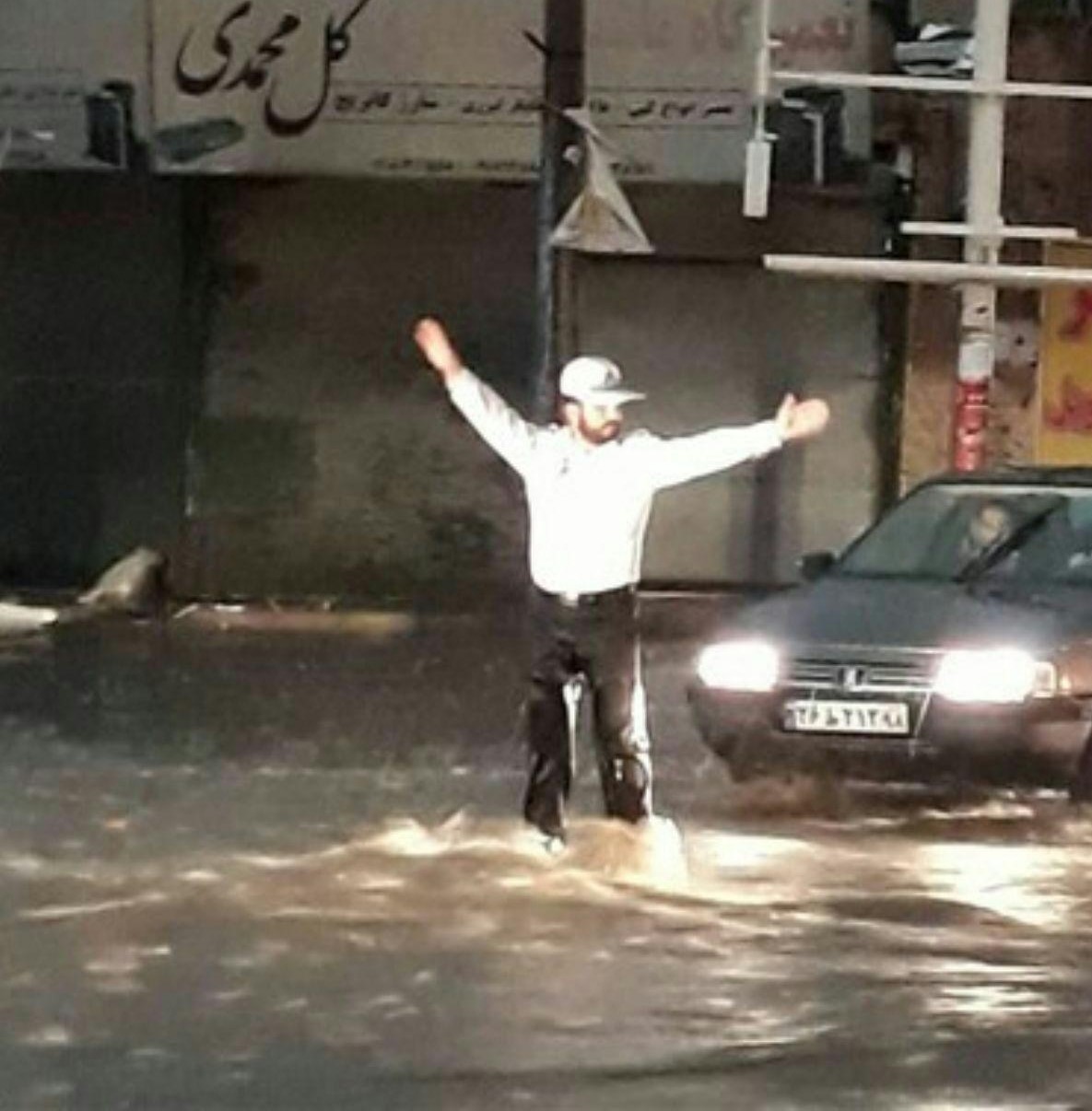 پلیس وظیفه شناس در ایلام +عکس