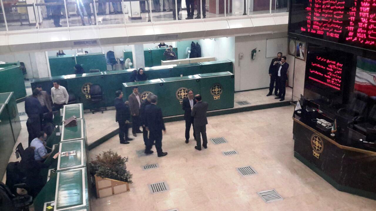 درجا زدن شاخص در میانههای کانال ۹۵هزار واحد/کم رونقی بورس در هوای سرد بهاری درجا زدن شاخص در میانههای کانال ۹۵هزار واحد/کم رونقی بورس در هوای سرد بهاری