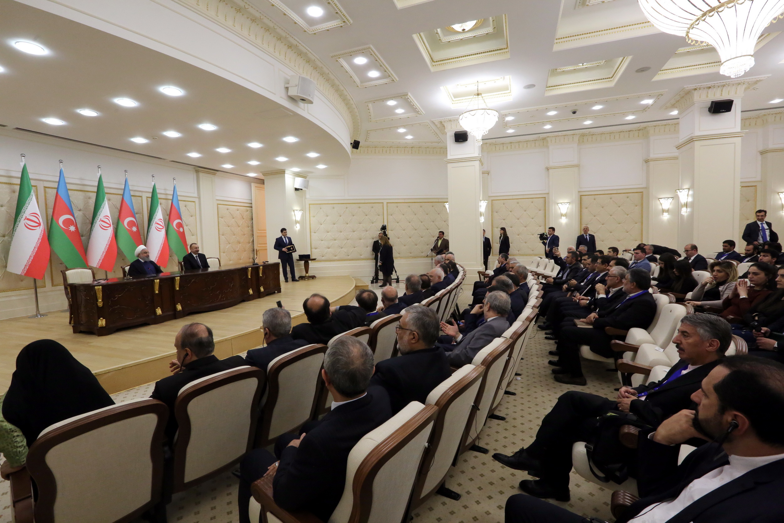 روحانی: مصمم به تنومند کردن درخت همکاریهای ایران و آذربایجان هستیم/ روابط تهران-باکو در زمینه ترانزیت و بهرهبرداری مشترک از ظرفیتهای خزر افزایش مییابد روحانی: مصمم به تنومند کردن درخت همکاریهای ایران و آذربایجان هستیم/ روابط تهران-باکو در زمینه ترانزیت و بهرهبرداری مشترک از ظرفیتهای خزر افزایش مییابد