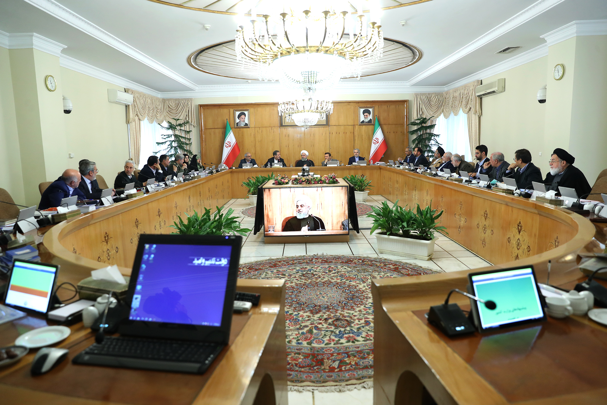 روحانی: میتوانیم بیکاری را مهار کنیم/ تراز مثبت صادرات غیر نفتی در 9ماه گذشته روحانی: میتوانیم بیکاری را مهار کنیم/ تراز مثبت صادرات غیر نفتی در 9ماه گذشته