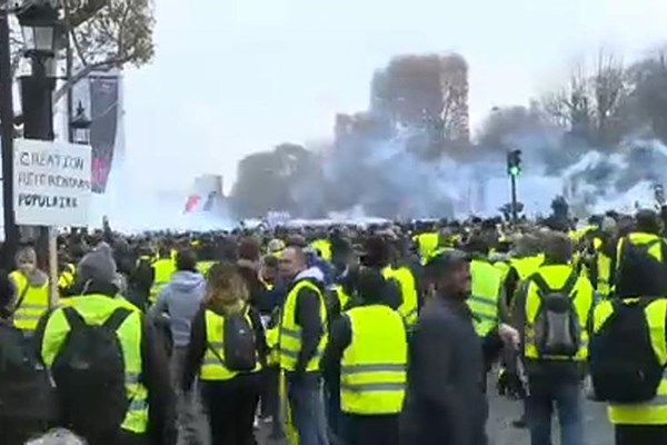 دولت ماکرون به مطالبات اعتراضات مردمی اهمیت نمیدهد دولت ماکرون به مطالبات اعتراضات مردمی اهمیت نمیدهد
