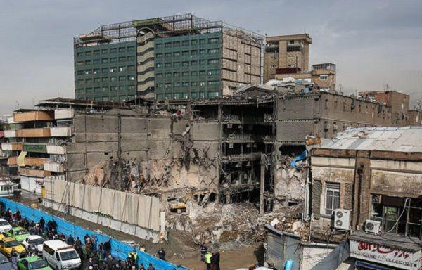 نمونهبرداری از چاه فاضلاب پلاسکو انجام شد نمونهبرداری از چاه فاضلاب پلاسکو انجام شد