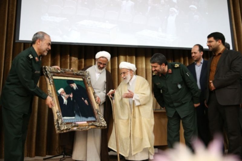 تابلویی که سپاه به آیتالله جنتی هدیه داد +عکس تابلویی که سپاه به آیتالله جنتی هدیه داد +عکس