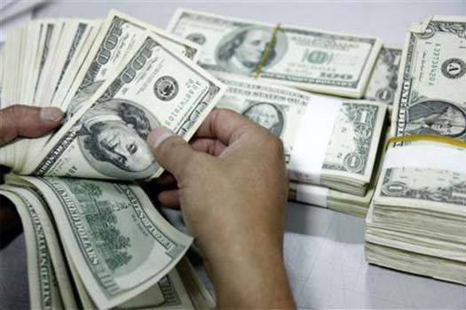 مانور صرافیهای بانکی عرصه را بر غیربانکیها تنگ کرد/ دلالان به دنبال تحریک بازار ارز مانور صرافیهای بانکی عرصه را بر غیربانکیها تنگ کرد/ دلالان به دنبال تحریک بازار ارز
