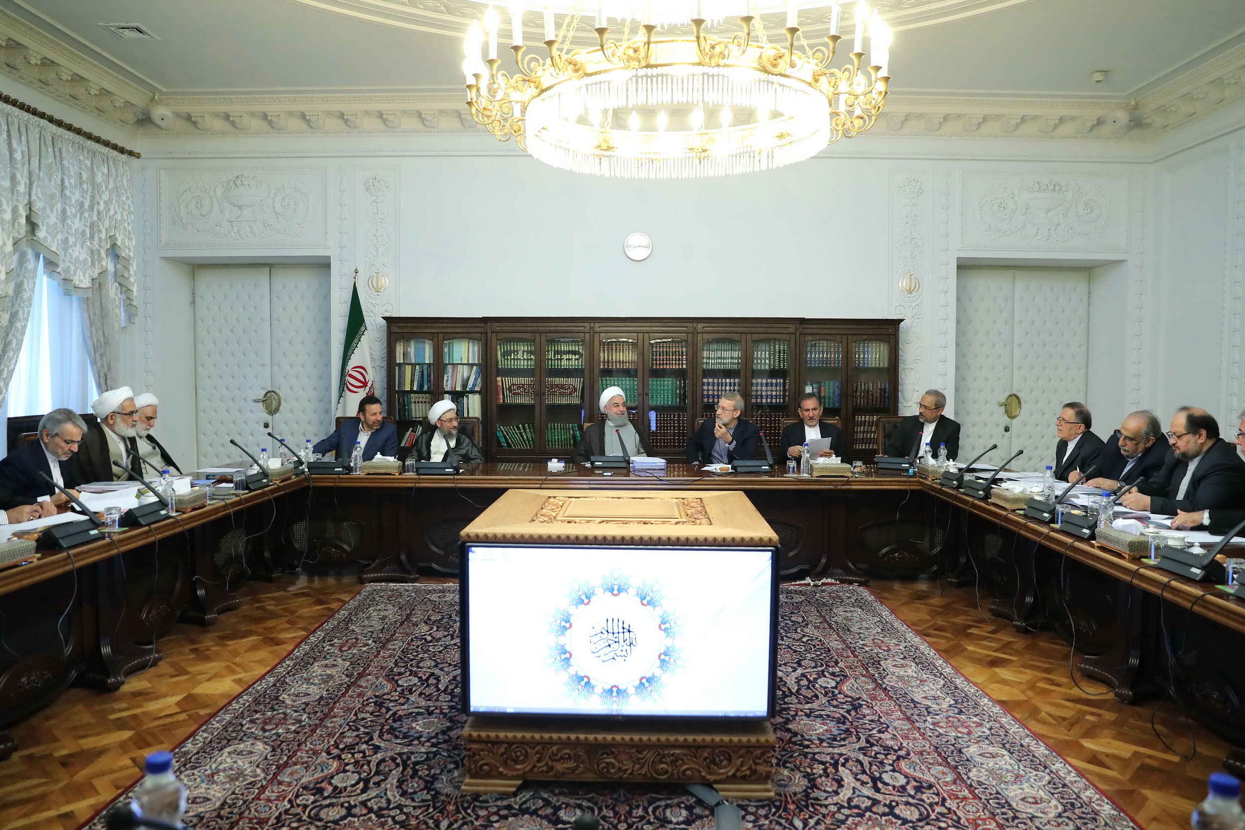 بررسی گزارش اقدامات بانک مرکزی برای کنترل بازار پول و ارز/ تصمیمگیری جهت تأمین اعتبارات صنعت دارو بررسی گزارش اقدامات بانک مرکزی برای کنترل بازار پول و ارز/ تصمیمگیری جهت تأمین اعتبارات صنعت دارو