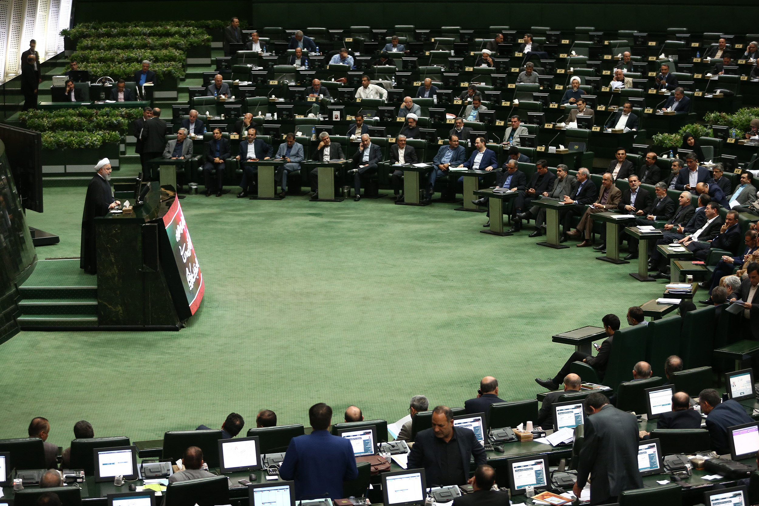 عوارض ۲۲۰هزار تومانی خروج از کشور/ زائران اربعین معاف شدند عوارض ۲۲۰هزار تومانی خروج از کشور/ زائران اربعین معاف شدند