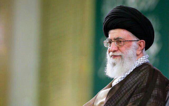 رهبر انقلاب بر پیکر آیتالله هاشمیشاهرودی اقامه نماز میکنند رهبر انقلاب بر پیکر آیتالله هاشمیشاهرودی اقامه نماز میکنند