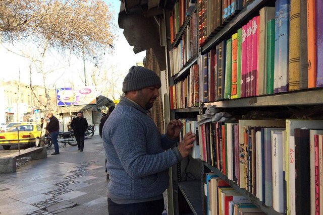 ۵۷سال زندگی در پیادهرو +عکس ۵۷سال زندگی در پیادهرو +عکس