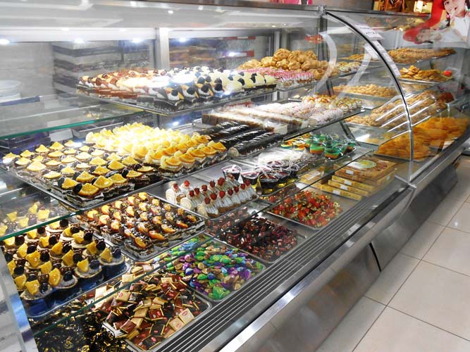 کاهش چشمگیر فروش شیرینی در تهران کاهش چشمگیر فروش شیرینی در تهران