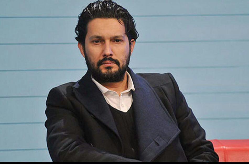 حامد بهداد بر روی فرش قرمز از چه علامتی استفاده کرد؟ +عکس حامد بهداد بر روی فرش قرمز از چه علامتی استفاده کرد؟ +عکس