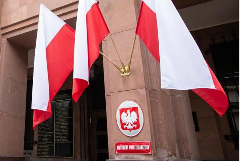 واکنش سوال برانگیز لهستان به پیام توئیتری ظریف واکنش سوال برانگیز لهستان به پیام توئیتری ظریف