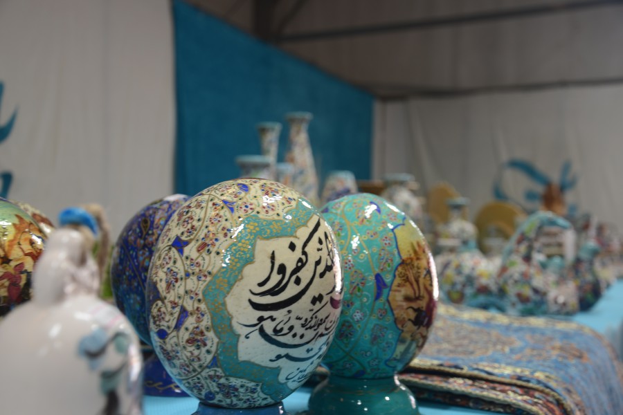 استقبال کربلاییها از جشنواره صنایع دستی بانوان ایرانی استقبال کربلاییها از جشنواره صنایع دستی بانوان ایرانی