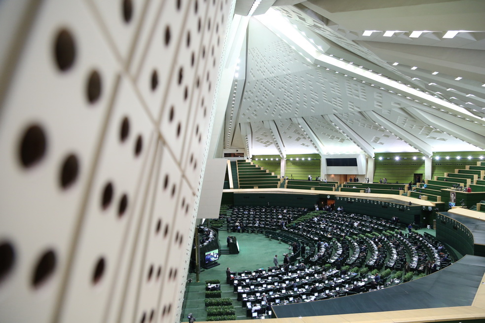 تبلیغ نامزدهای انتخابات از جایگاههای رسمی ممنوع میشود تبلیغ نامزدهای انتخابات از جایگاههای رسمی ممنوع میشود