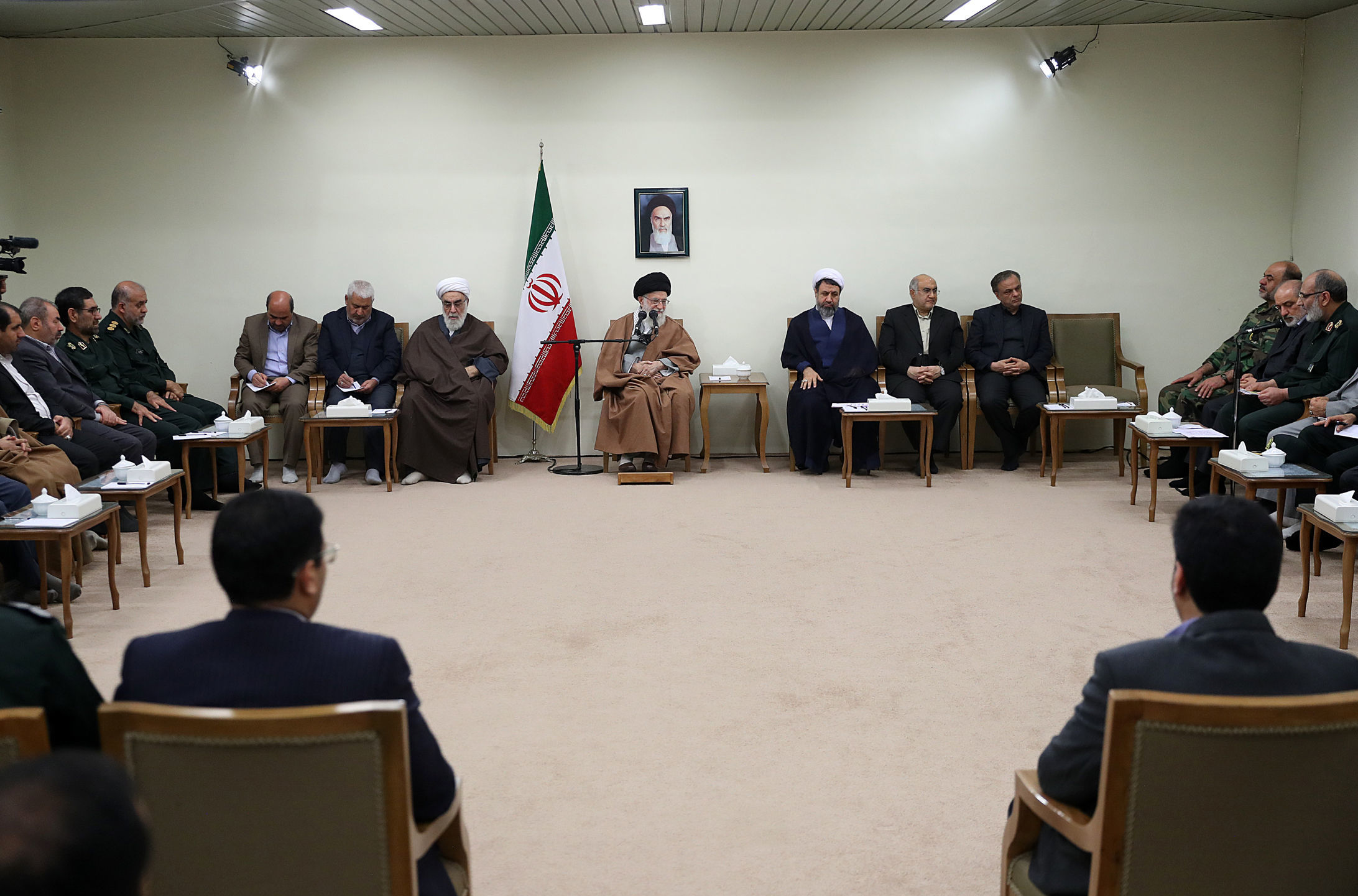 رهبر انقلاب: پیام جاودانه شهیدان برحذر داشتن جامعه از ترس است رهبر انقلاب: پیام جاودانه شهیدان برحذر داشتن جامعه از ترس است