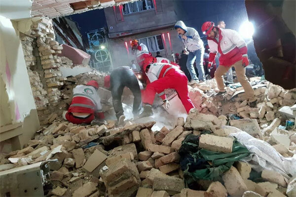 نجات معجزهآسای کودک 2ساله از انفجار +عکس نجات معجزهآسای کودک 2ساله از انفجار +عکس