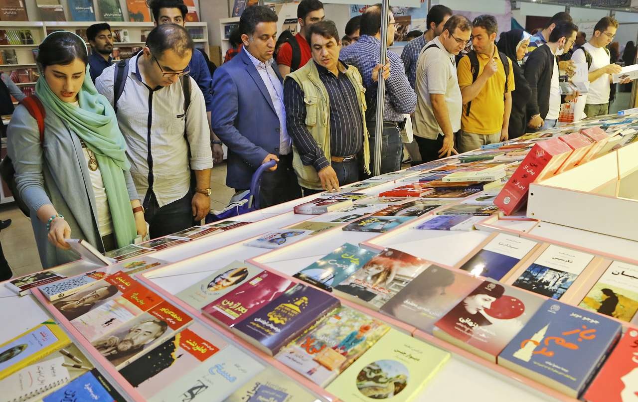 شروع داغ نمایشگاه کتاب تهران در یک روز بهاری شروع داغ نمایشگاه کتاب تهران در یک روز بهاری