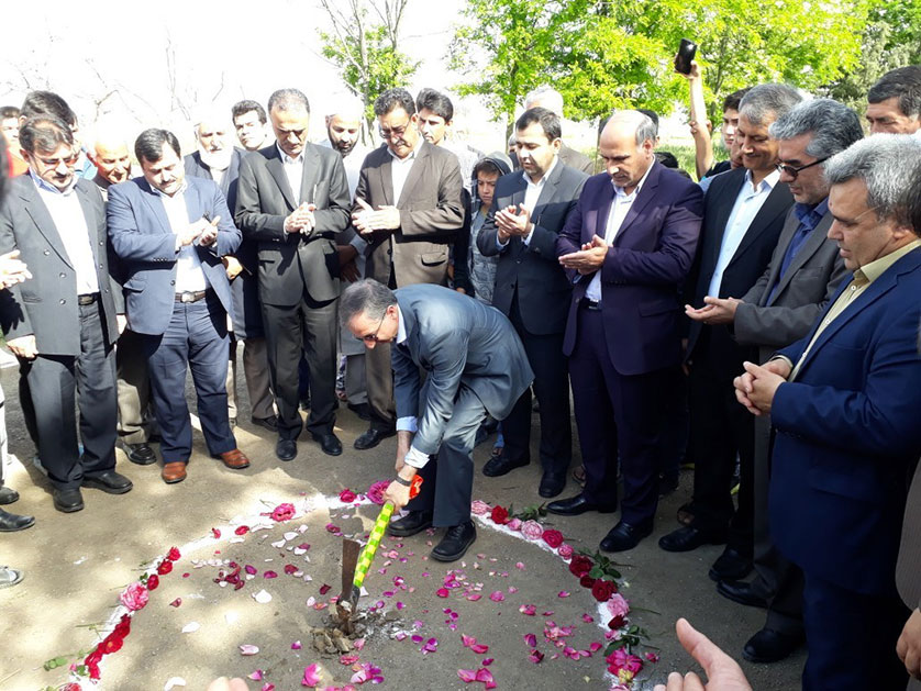 کلنگ زنی یک باب مدرسه در گنبدکاووس با مشارکت بانک ملی ایران کلنگ زنی یک باب مدرسه در گنبدکاووس با مشارکت بانک ملی ایران