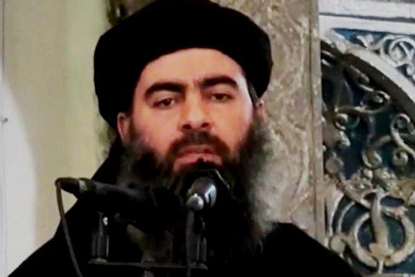 البغدادی با فرزندانش در نوار مرزی عراق با سوریه البغدادی با فرزندانش در نوار مرزی عراق با سوریه