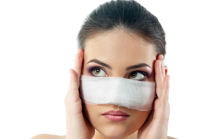 چرا ایرانیها این همه عمل زیبایی میکنند؟ چرا ایرانیها این همه عمل زیبایی میکنند؟
