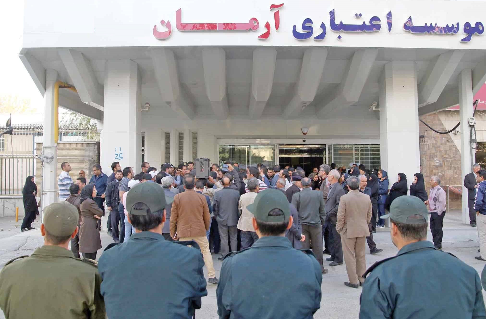 چه کسانی از تخریب سیستم بانکی کشور سود میبرند؟ چه کسانی از تخریب سیستم بانکی کشور سود میبرند؟