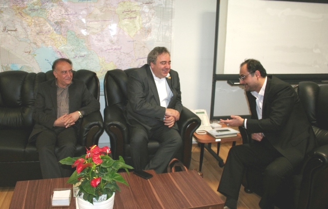 سازمان تعاون روستایی و شورای ملی زعفران برای توسعه تکنولوژی تولید و زنجیره ارزش زعفران همکاری میکنند سازمان تعاون روستایی و شورای ملی زعفران برای توسعه تکنولوژی تولید و زنجیره ارزش زعفران همکاری میکنند