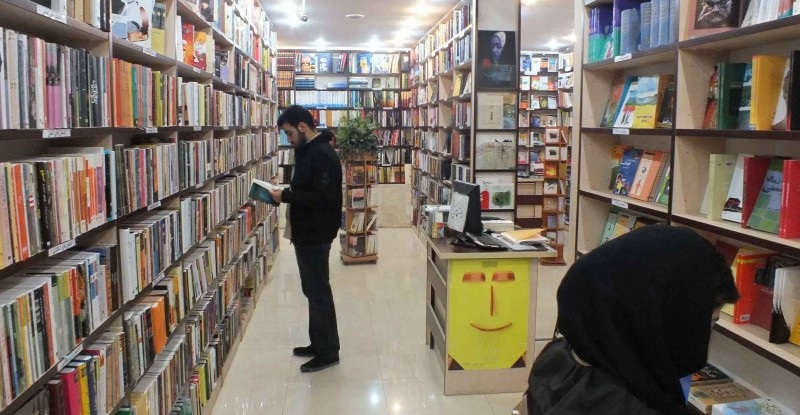 بازار کتاب ایران در تسخیر نویسنده سوئیسی بازار کتاب ایران در تسخیر نویسنده سوئیسی