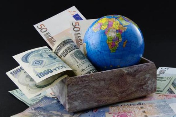 پای مسافران به بازار قاچاق ارز باز شد پای مسافران به بازار قاچاق ارز باز شد
