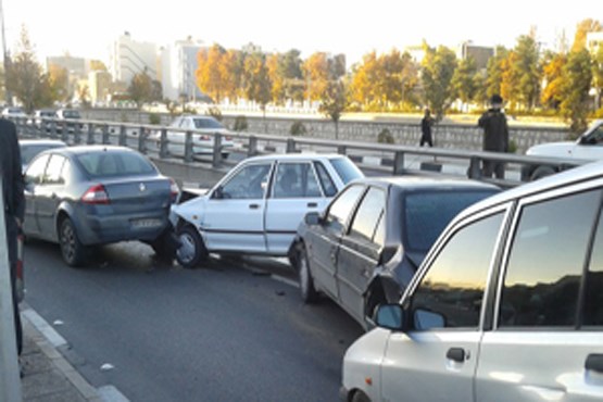 8 مصدوم در تصادف زنجیرهای در جاده چالوس 8 مصدوم در تصادف زنجیرهای در جاده چالوس