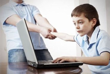 «اعتیاد دیجیتال » شایعترین بیماری عصر جدید/ تک فرزندان آسیبپذیرترین افراد جامعه/ وابستگی به دستگاههای رایانهای چه مشکلاتی را به همراه میآورد؟ «اعتیاد دیجیتال » شایعترین بیماری عصر جدید/ تک فرزندان آسیبپذیرترین افراد جامعه/ وابستگی به دستگاههای رایانهای چه مشکلاتی را به همراه میآورد؟
