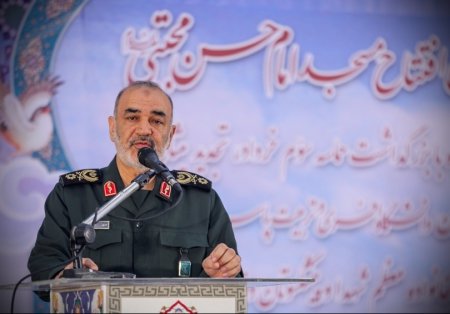 سردار سلامی: هیچکس نمیتواند موشکها را از ایران بگیرد سردار سلامی: هیچکس نمیتواند موشکها را از ایران بگیرد