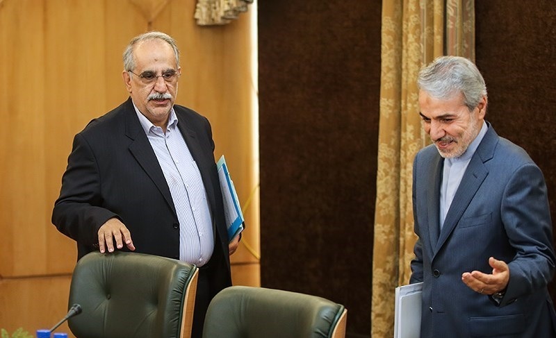 نماینده مجلس: روحانی نمیخواهد وزیر اقتصاد تغییر کند/ بازسازی تیم اقتصادی دولت در حال انجام است نماینده مجلس: روحانی نمیخواهد وزیر اقتصاد تغییر کند/ بازسازی تیم اقتصادی دولت در حال انجام است
