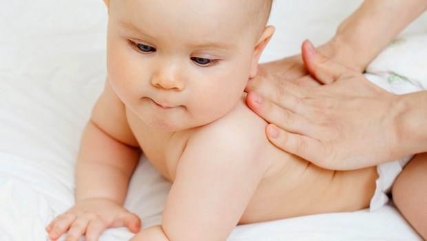 چگونه سکسکه نوزاد را متوقف کنیم؟ چگونه سکسکه نوزاد را متوقف کنیم؟