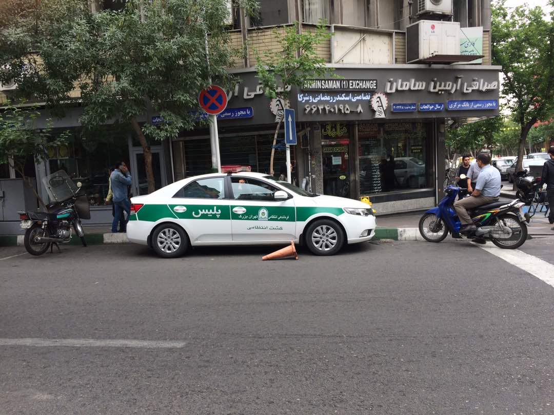 سیف:بانک مرکزی نمیتواند به موضوع قاچاق ارز ورود کند سیف:بانک مرکزی نمیتواند به موضوع قاچاق ارز ورود کند