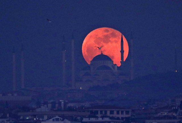 طولانیترین ماه گرفتگی قرن امشب رخ میدهد طولانیترین ماه گرفتگی قرن امشب رخ میدهد