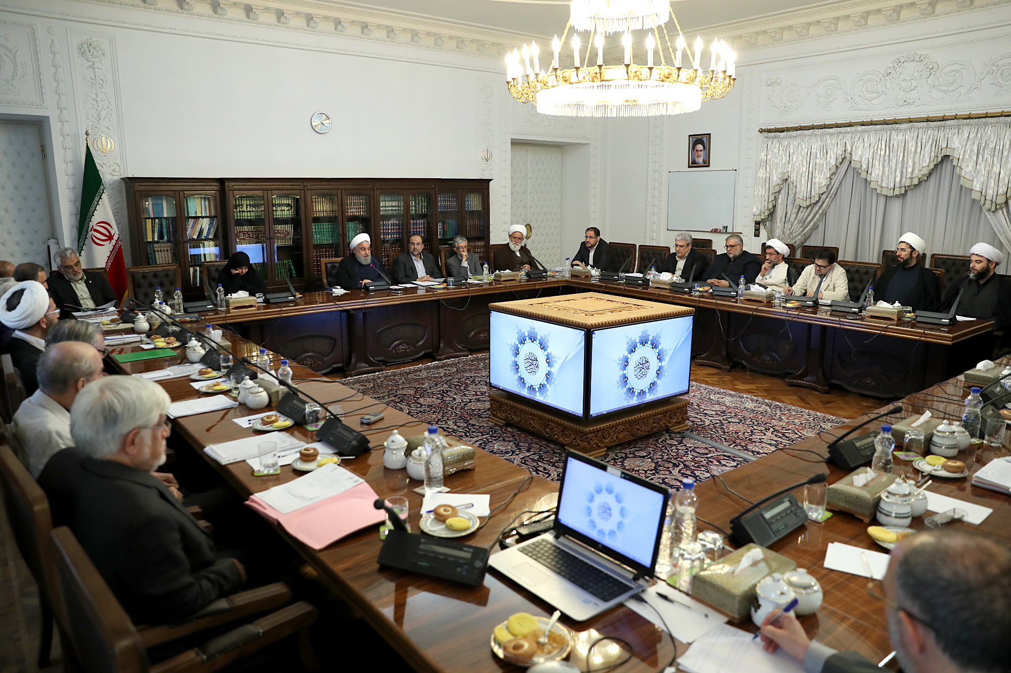 دستگاه اجرایی با تمام توان به دنبال حل مشکلات مردم است/ علت رشد ۲۰درصدی نقدینگی از دید 