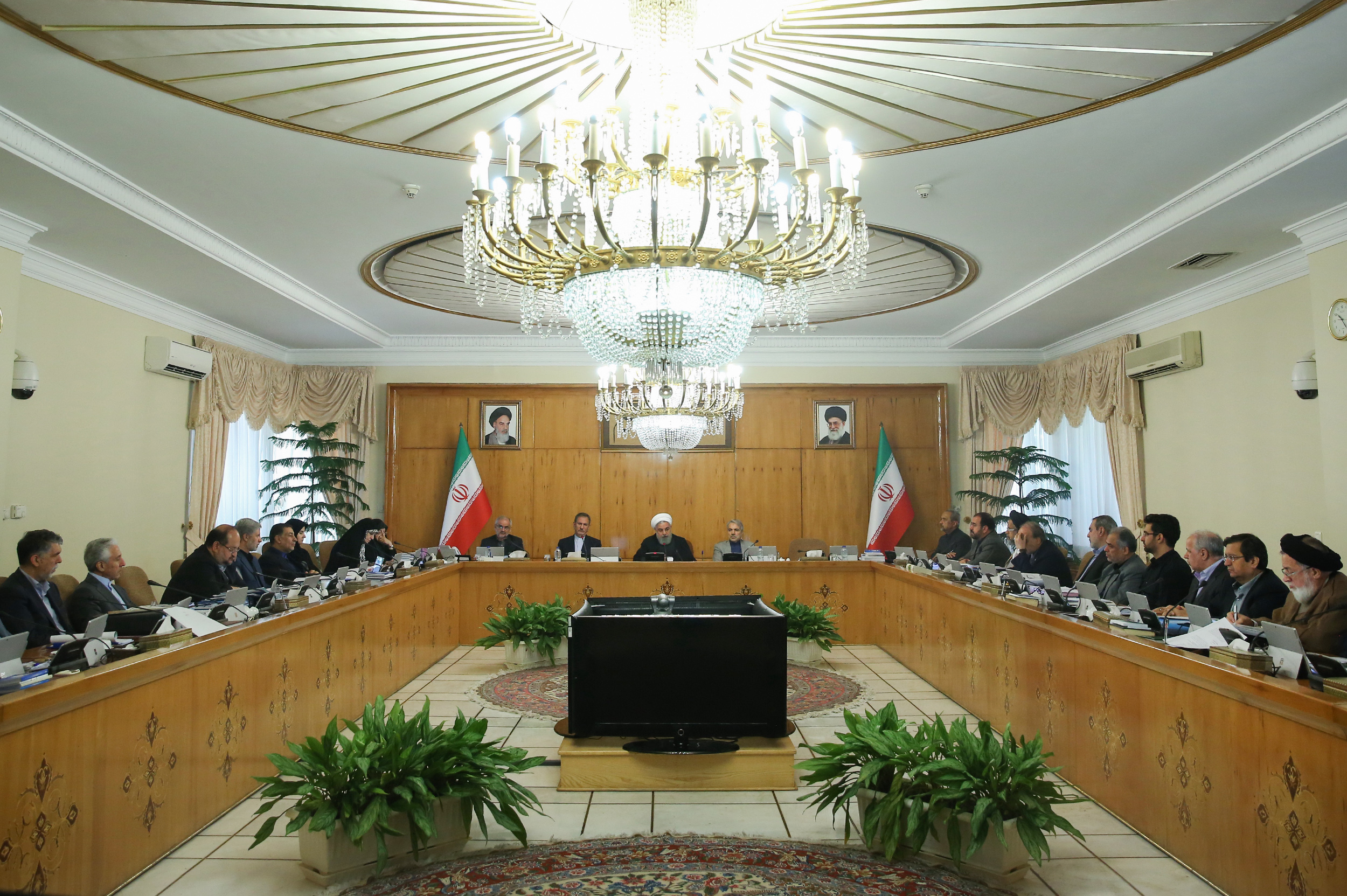 روحانی: در برابر جنگ اقتصادی دشمن نیز، سر مشق مردم ما عاشورا است/ رشد اقتصادی کشور در4سال گذشته نسبت به 35سال گذشته به طور متوسط 2برابر بوده است روحانی: در برابر جنگ اقتصادی دشمن نیز، سر مشق مردم ما عاشورا است/ رشد اقتصادی کشور در4سال گذشته نسبت به 35سال گذشته به طور متوسط 2برابر بوده است