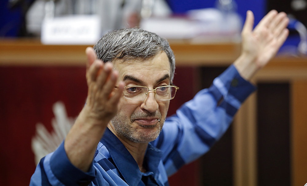 مشایی به ۶.۵سال حبس محکوم شد مشایی به ۶.۵سال حبس محکوم شد
