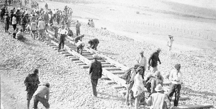راه آهنی از هیچ کجا به هیچ کجا میرود راه آهنی از هیچ کجا به هیچ کجا میرود