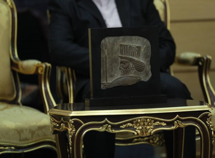 بازگشت سردیس سرباز هخامنشی از آمریکا +عکس