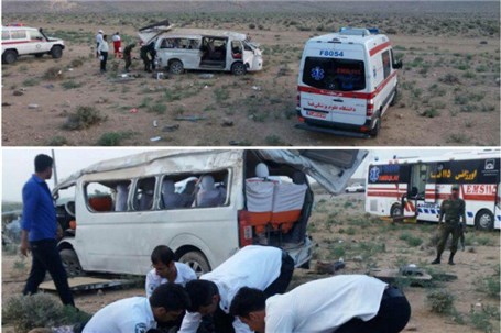 مصدومیت ۱۳زائر در پی واژگونی ون در ایلام مصدومیت ۱۳زائر در پی واژگونی ون در ایلام