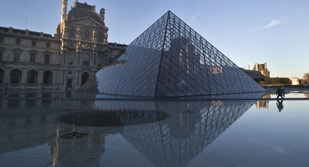 جلوگیری از ورود یک مانکن به موزه لوور +عکس