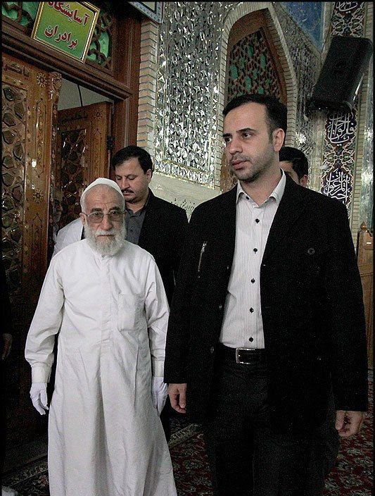 عکسی دیدنی از آیت‌الله جنتی با لباسی متفاوت