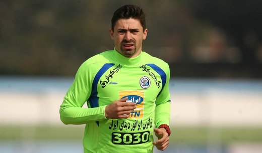 دردسر ۴۰۰هزار دلاری توریست نیمکتنشین برای استقلال +عکس دردسر ۴۰۰هزار دلاری توریست نیمکتنشین برای استقلال +عکس