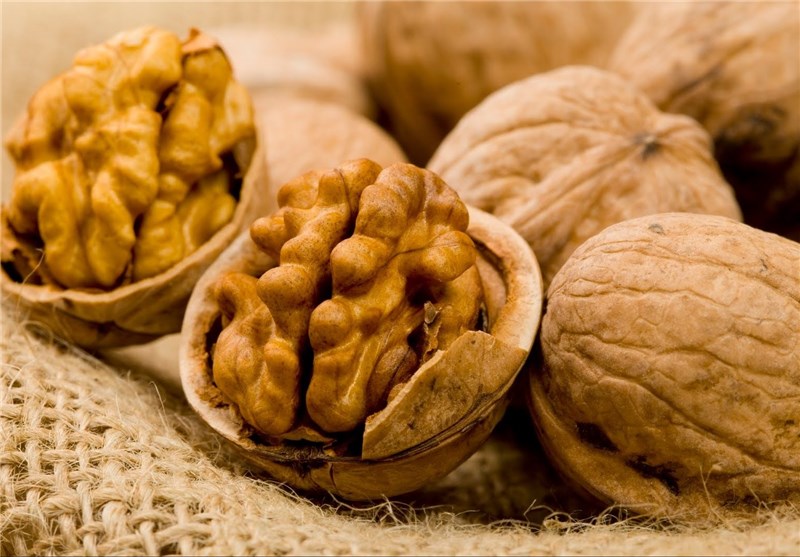 مصرف گردو و بادام موجب افزایش طول عمر می‌شود