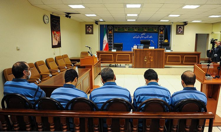 اخلال در نظام ارزی با تصاحب ارزهای مداخلهای بازار/ سوء استفاده از کارتهای ملی اشخاص متعدد اخلال در نظام ارزی با تصاحب ارزهای مداخلهای بازار/ سوء استفاده از کارتهای ملی اشخاص متعدد