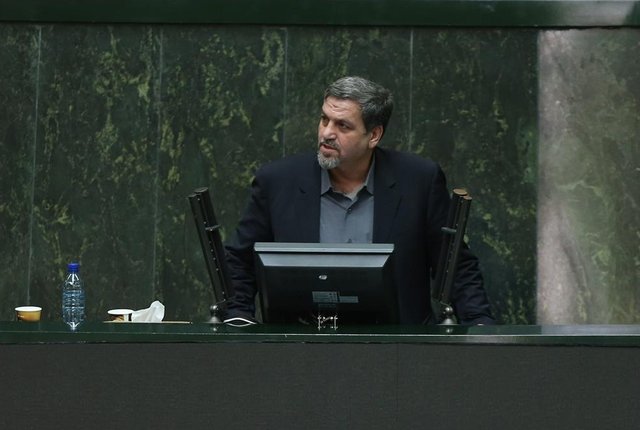 برخی مدیران بازنشسته نمیخواهند از صندلی جدا شوند برخی مدیران بازنشسته نمیخواهند از صندلی جدا شوند
