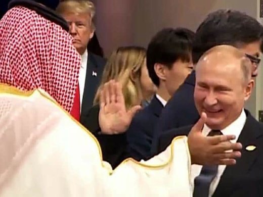 توضیح کرملین درباره احوالپرسی گرم پوتین با «بن سلمان» توضیح کرملین درباره احوالپرسی گرم پوتین با «بن سلمان»