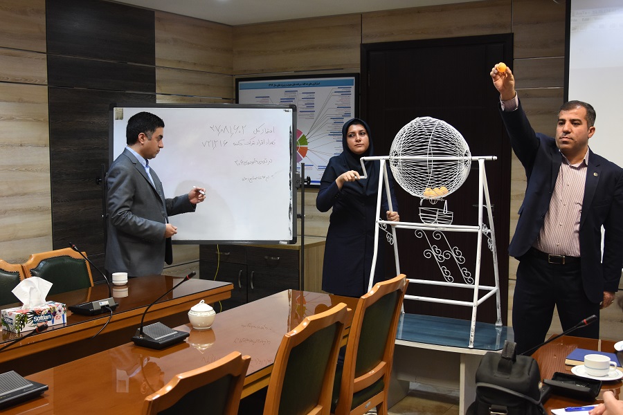 عدنان، چهارمین برنده خودرو 206 جشنواره باشگاه مشتریان بانک تجارت عدنان، چهارمین برنده خودرو 206 جشنواره باشگاه مشتریان بانک تجارت